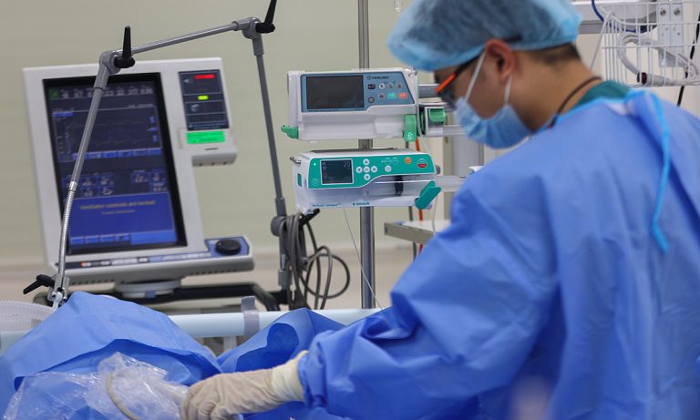 ‘Lò luyện thép’ đêm 30 của bác sĩ nội trú