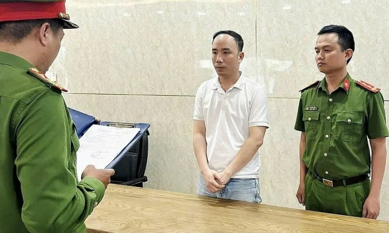 Giám đốc bị bắt vì ‘lừa đào tạo, cấp chứng chỉ y khoa giả’