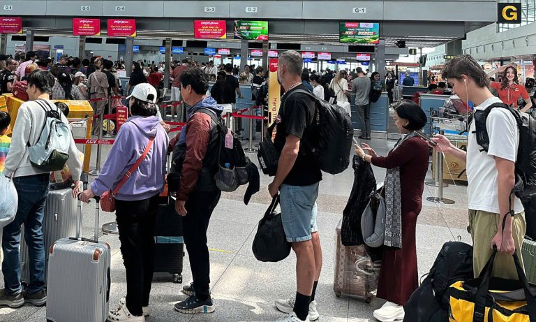 Tân Sơn Nhất đón lượng khách kỷ lục hơn 10 năm