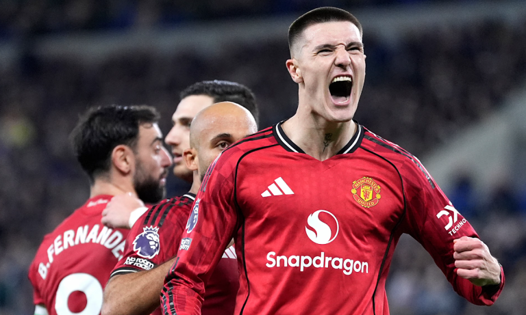 Man Utd bứt lên top 4 Ngoại hạng Anh