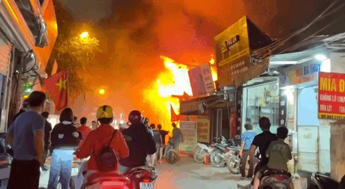 Cháy quán cafe ‘hát cho nhau nghe’ ở Hà Nội
